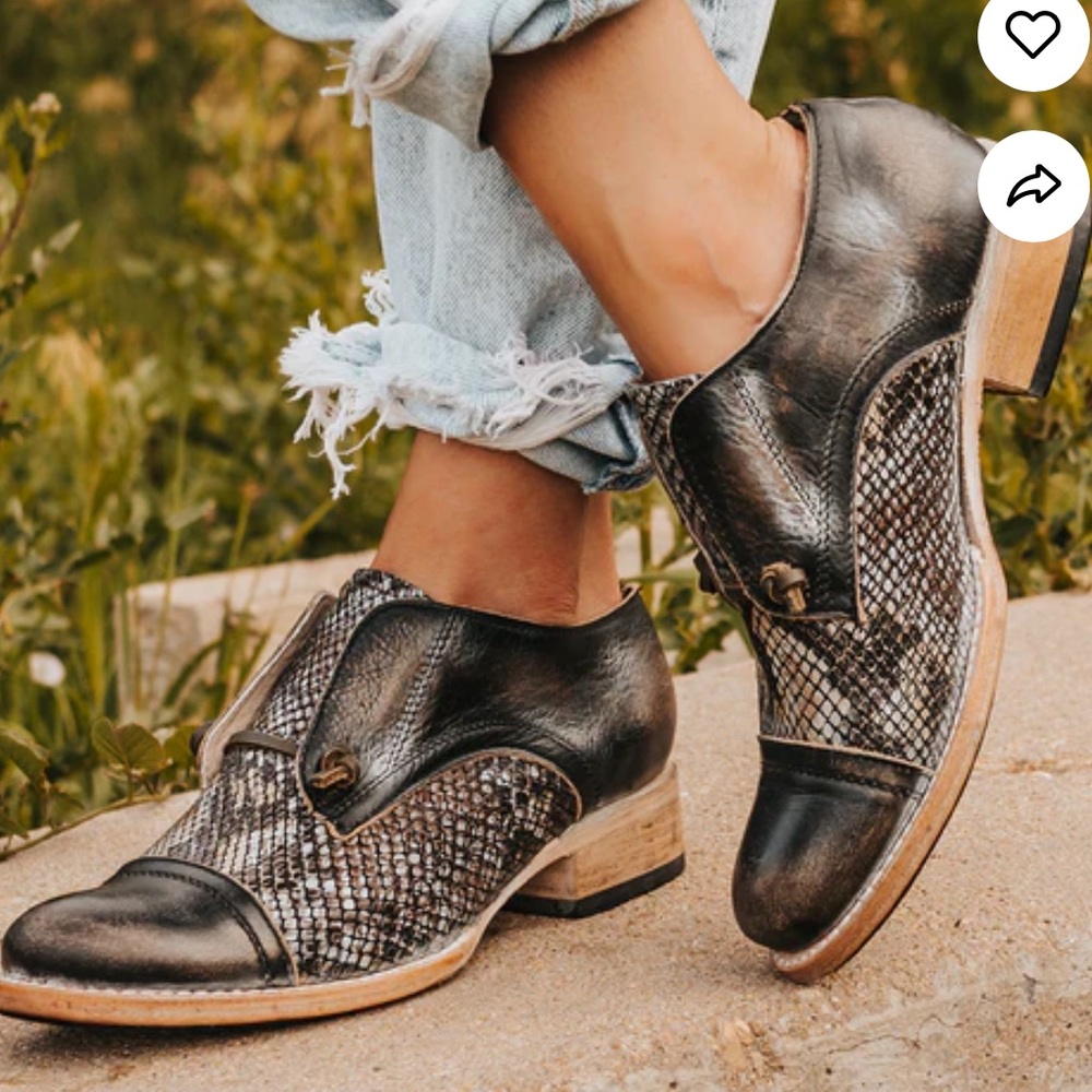 • Freebird • Women’s Mabel Slip On Oxford Brown
leather Size 9